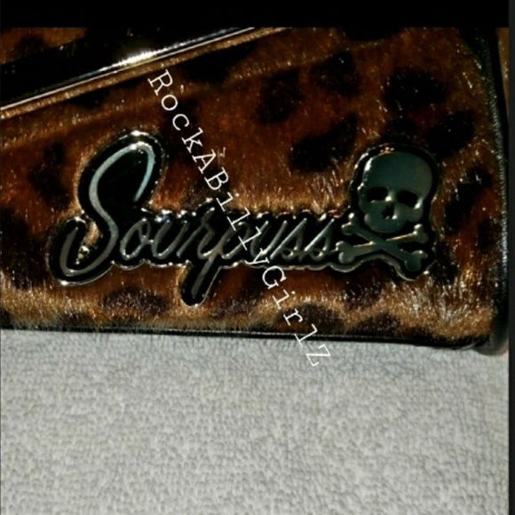 Sourpuss Leopard Faux Fur Magnetic Closure Clutch Purse with Black Satin NEW - Picture 6 of 7